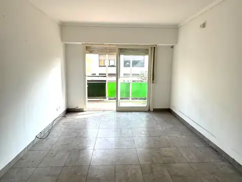 2 ambientes al frente con balcón corrido | cocina independiente | av. avellaneda