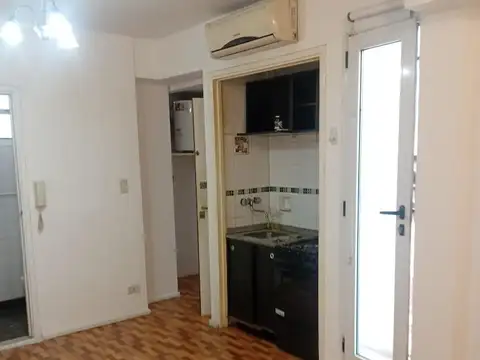 Monoambiente luminoso - muy buen equipamiento