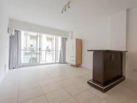 Monoambiente - con balcon - impecable