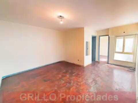 Medrano 1062. departamento de dos ambientes. cocina independiente. baño completo.
