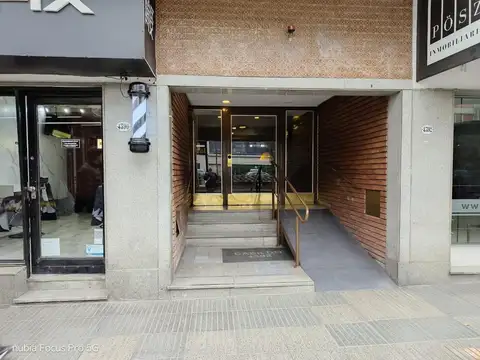 2 ambientes impecable  amplios sobre av cabildo