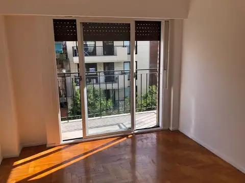 Alquiler departamento de 2 ambientes en belgrano muy luminoso al frente con balcon. muy buen estado. excelente zona. cocina independiente con lavadero