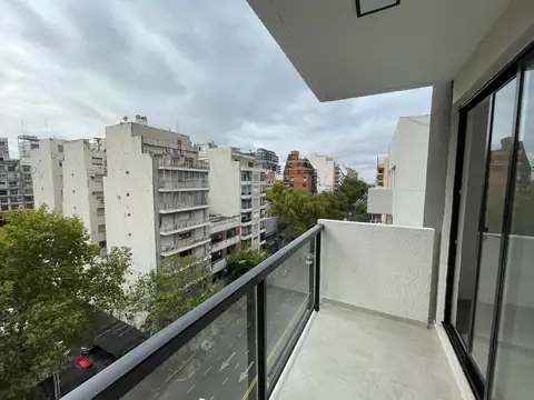 Hermoso y muy luminoso monoambiente en piso alto
