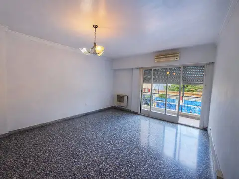 4 ambientes sin expensas – luminoso, con patio, quincho y parrilla