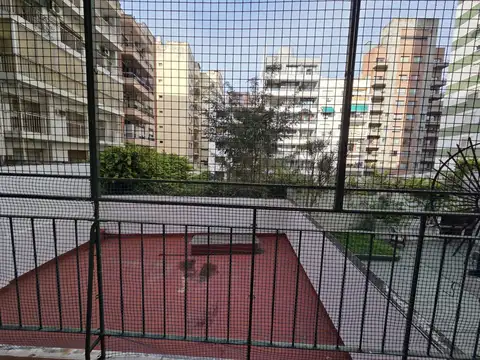Alquiler depto 4 ambientes con balcón y cochera