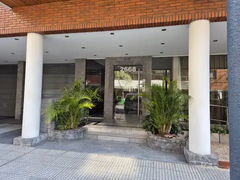 Excelente 3 ambientes con cochera, losa radiante por caldera individual pisos entablonados, dor en suite y otro baño completo