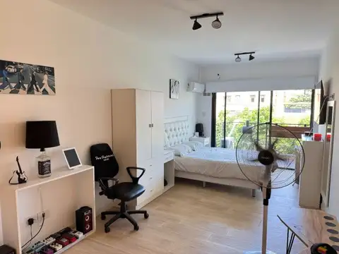 Alquiler monoambiente 40 mts  c/balcón vista abierta flores, como nuevo