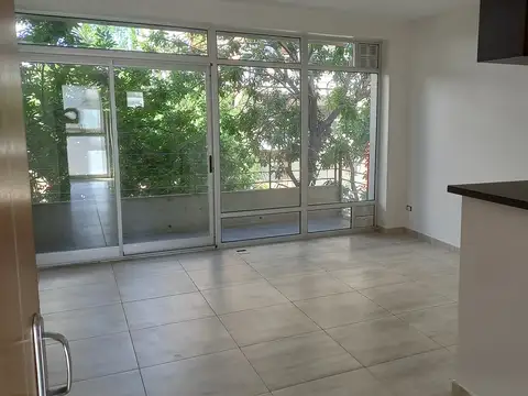 Muy cómodo monoambiente con balcón al frente * alquiler en belgrano