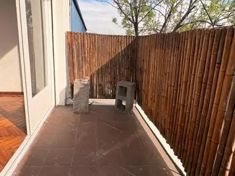3 amb al fte c/balcon 2 piso por escalera