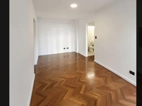 Se alquila departamento (parque centenario)
