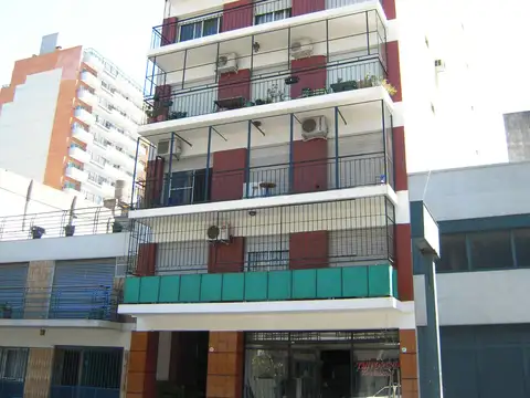 3 ambientes muy luminosos, impecable a 50 m. de av. montes de oca