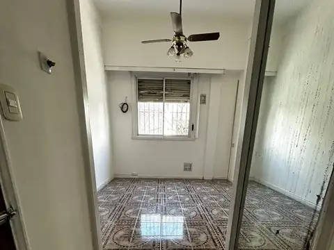 Ph 2 ambientes a la calle muy bajas expensas en parque patricios
