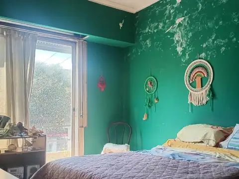Dpto 1 piso x esc. tipo casa. al fte c balcon y terraza