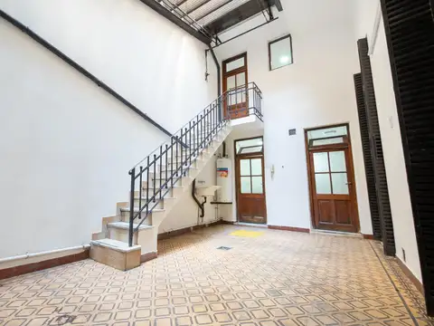 Venta ph 3 ambientes mas patio  –sin expensas - se acepta permuta