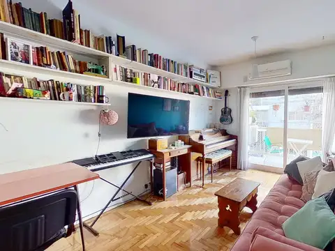 Departamento 4 ambientes con balcón corrido y patio