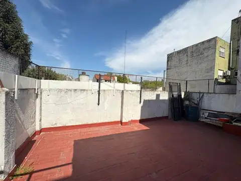 Piso unico entrada independiente 5 ambientes, patio, terraza