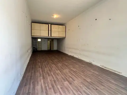 Venta local comercial sobre av segurola