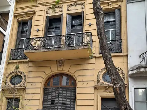 Local a la calle y deposito en planta