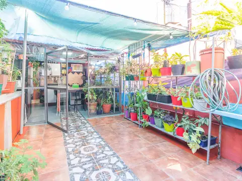 Ph de 4 ambientes reciclado a nuevo con terraza y parrilla. sin expensas