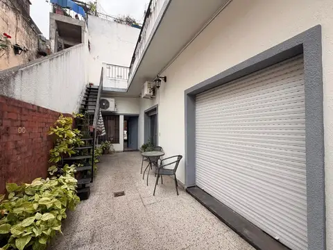 Ph en venta de tres ambientes con terraza y patio en villa luro