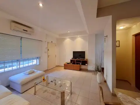 Venta casa ph triplex 4 amb mataderos barrio naón