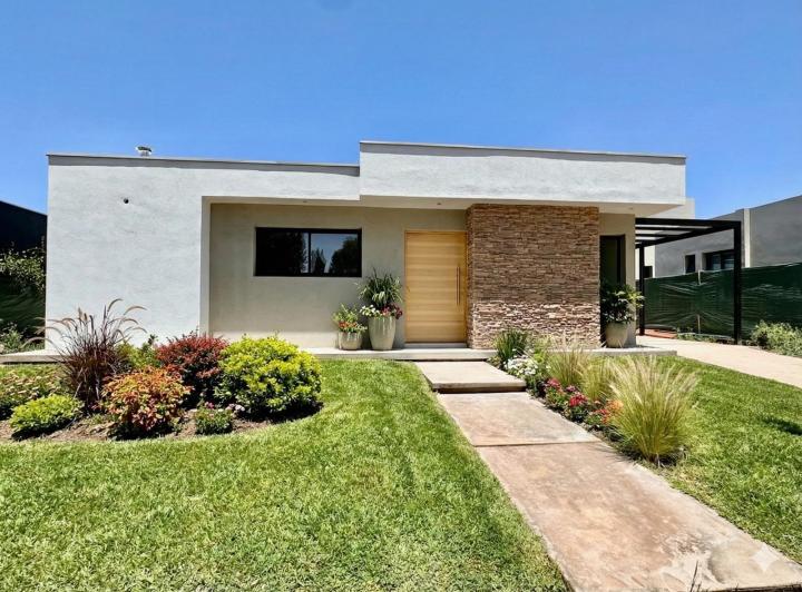 Casa · 148m² · 4 Ambientes · 1 Cochera