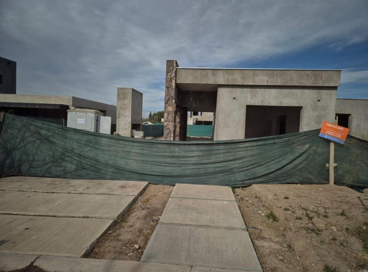 Casa · 212m² · 5 Ambientes · 2 Cocheras