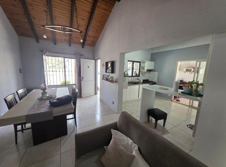Casa · 145m² · 6 Ambientes · 1 Cochera