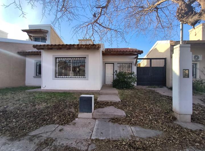Casa · 85m² · 4 Ambientes · 1 Cochera