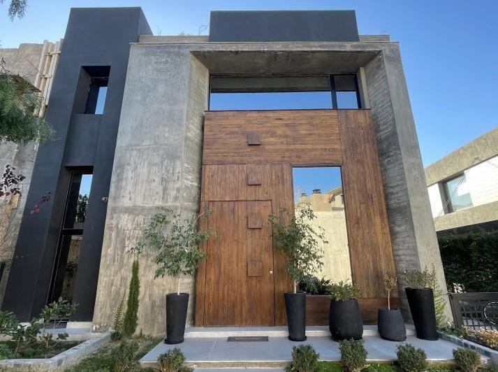 Casa · 240m² · 7 Ambientes · 1 Cochera