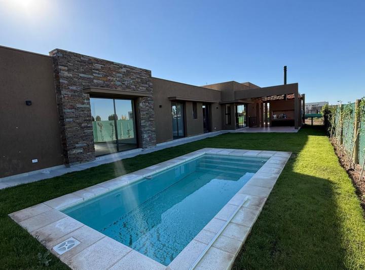 Casa · 185m² · 6 Ambientes · 1 Cochera
