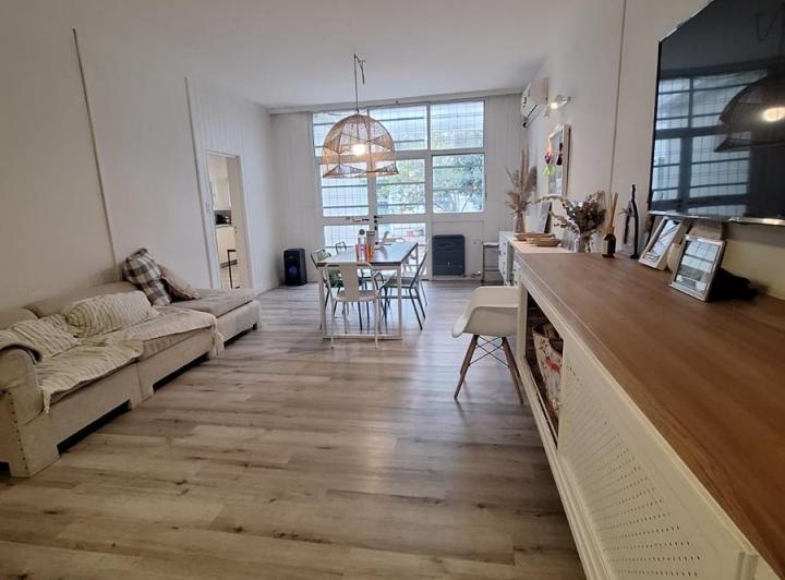 Casa · 250m² · 8 Ambientes · 2 Cocheras