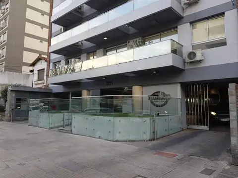 Cómoda cochera para auto centro de v del parque