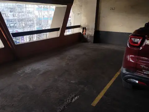Venta de cochera fija  y cubierta 13,25 m2 en once