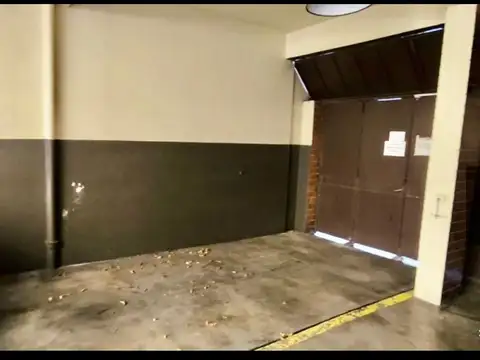 Venta cochera porton exclusivo acceso calle /once