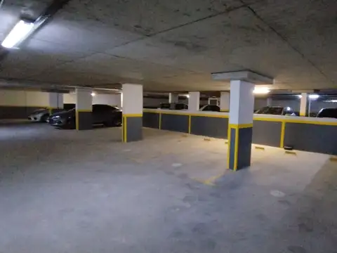 Cochera en venta - almagro - edificio de categoria