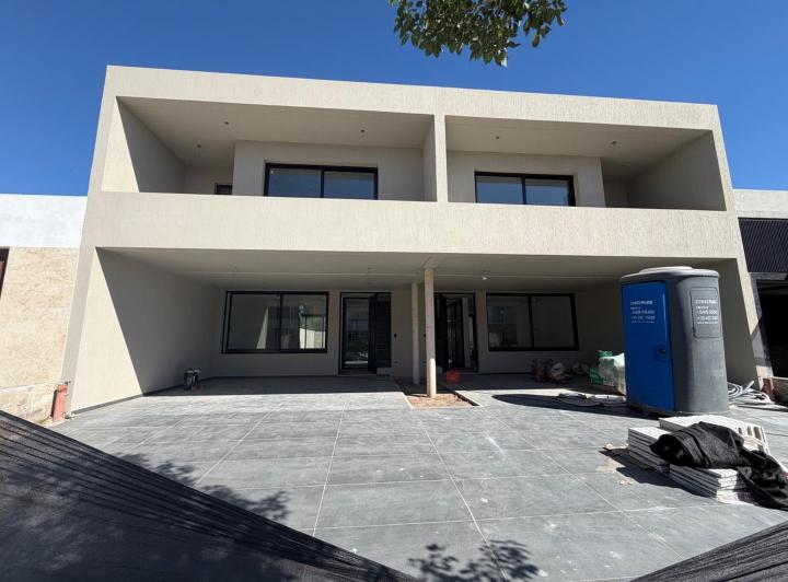 Casa · 170m² · 4 Ambientes · 2 Cocheras
