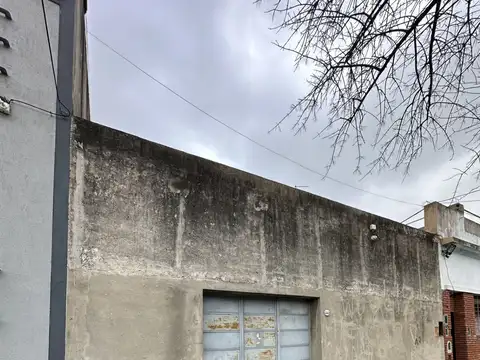 Galpon mas vivienda a reciclar mar patio jardin sobre lote de 8,66 x 31,5