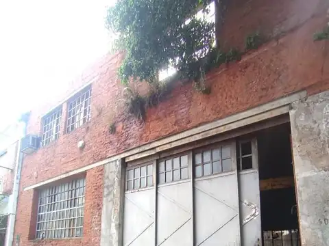 Galpón en venta en boedo (pje lopez anaut al 4000)