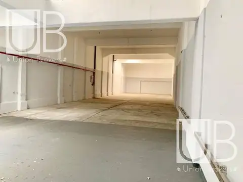 Importante depósito 1300 m2 en mataderos