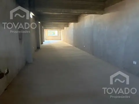 Gran oportunidad galpón o depósito en flores comercial