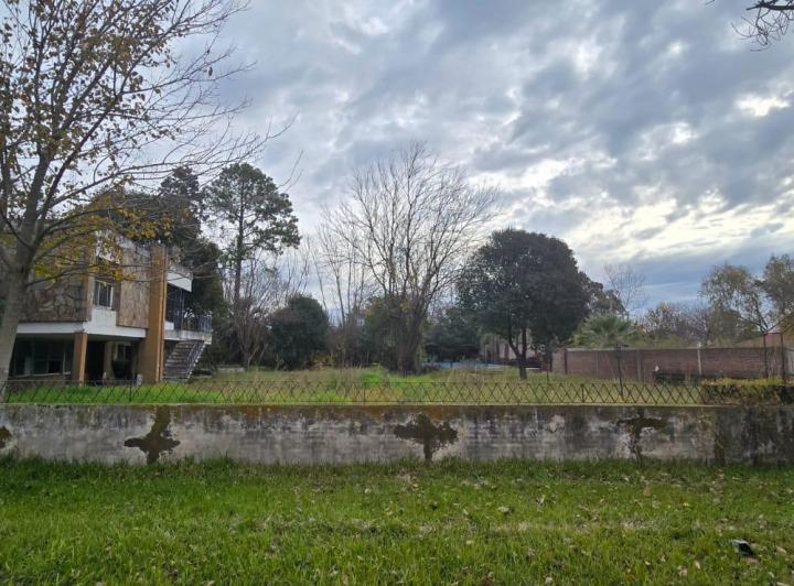 Casa · 200m² · 3 Ambientes · 6 Cocheras