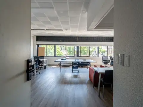 Alquiler edificio comercial c/ oficinas y cocheras