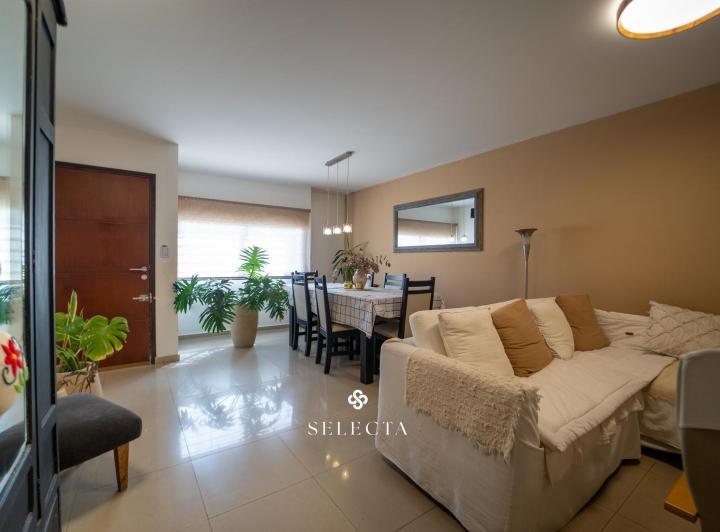 Casa · 130m² · 7 Ambientes · 2 Cocheras