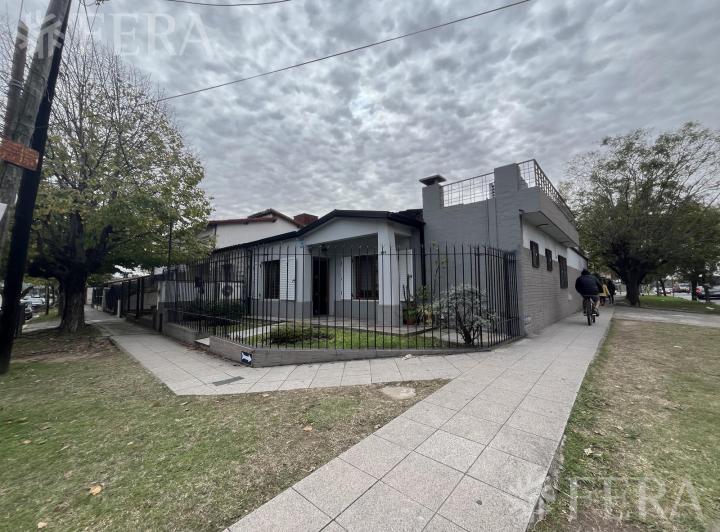 Casa · 145m² · 4 Ambientes · 2 Cocheras