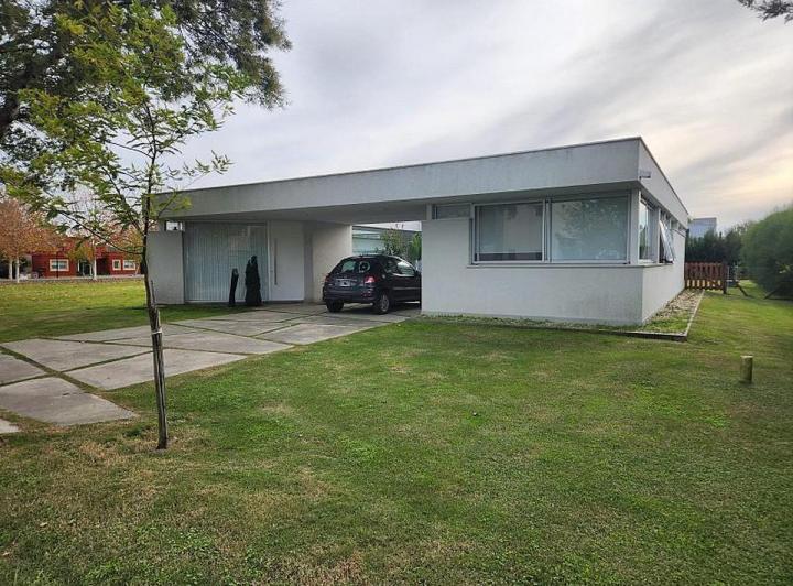 Casa · 131m² · 3 Ambientes · 1 Cochera