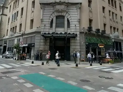 Oficina reciclada full, baño privado , edificio emblemático de microcentro