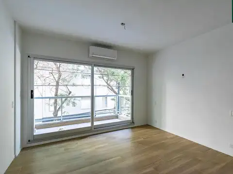 Excelente monoambiente al frente con balcon