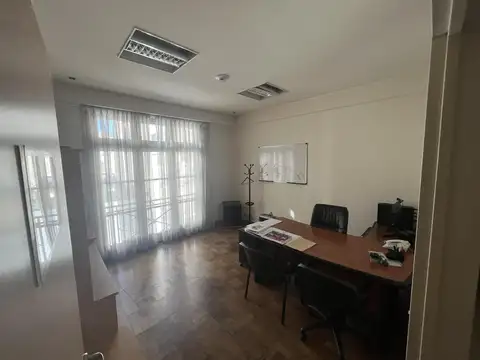 Oficina de 7 ambientes en venta - piso completo con frente y contrafrente