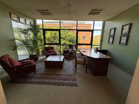 Alquiler de oficinas de 365 m2 con 3 cocheras en puerto madero